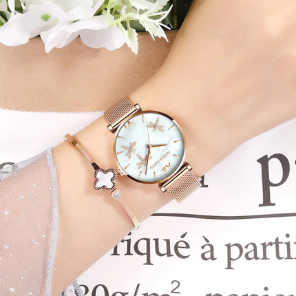 Reloj con diseño de libélula con esfera Oyster blanca y detalles de perlas Akoya