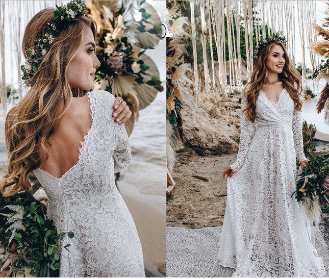 Vestido largo ajustado con escote en V profundo, manga larga y encaje transparente en blanco
