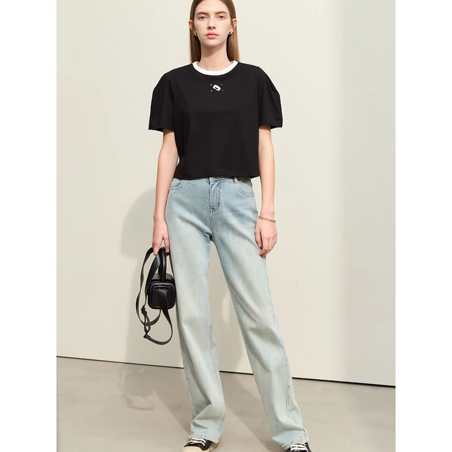 Camiseta minimalista de algodón con bordados empalmados para mujer