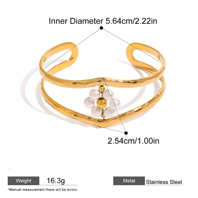 Pulsera de doble capa con flor de perla de imitación bañada en oro de 18 quilates para mujer