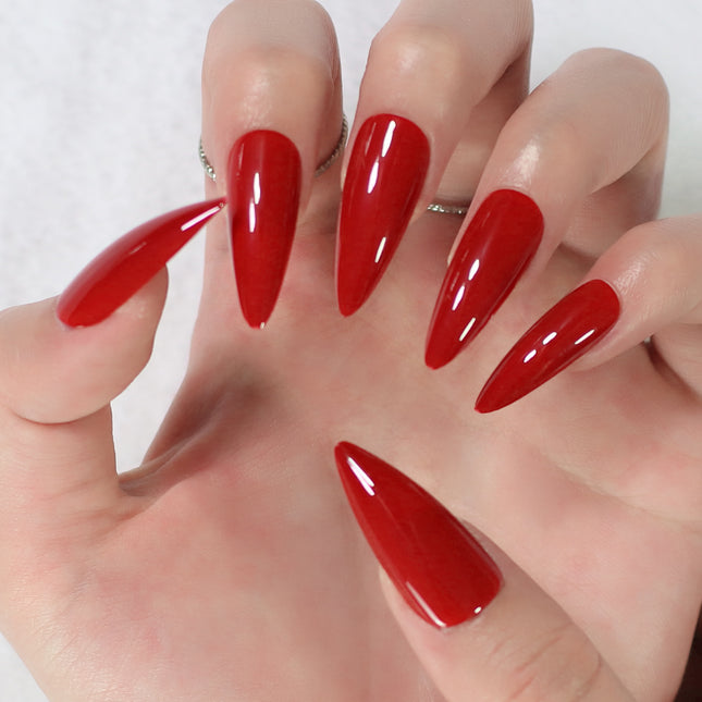 Uñas postizas glamorosas en rojo con forma de stiletto: longitud media