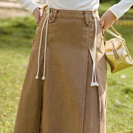 Falda elegante de algodón con tirantes y cintura alta en forma de A