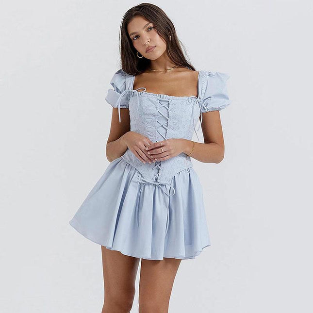 Elegante minivestido con cuello cuadrado y mangas abullonadas