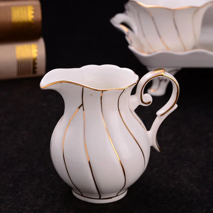 Service à café de luxe en porcelaine anglaise avec incrustations dorées