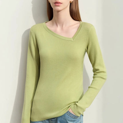 Pull slim asymétrique à col en V en diagonale pour l'automne