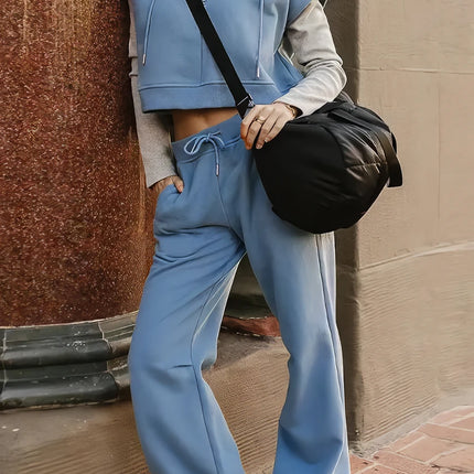 Conjunto de dos piezas de top corto con capucha y pantalones con cordón estilo casual para mujer