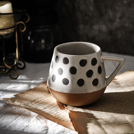 Tasse en céramique peinte à la main