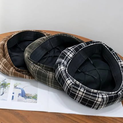 Chic Plaid Winter Beret for Women – Warm and Versatile