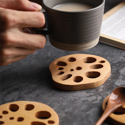 Posavasos de madera de haya con forma de raíz de loto