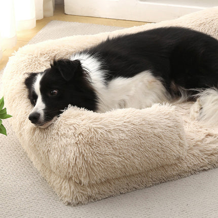 Lit douillet en peluche pour chien en hiver