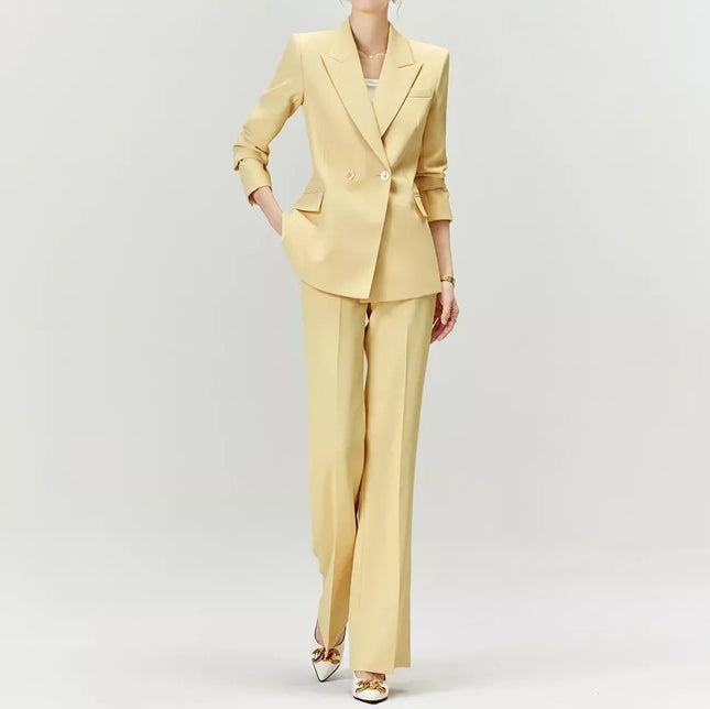 Elegante traje de oficina amarillo