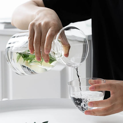 Ensemble de bouteilles d'eau en verre créatives