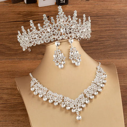 Conjunto de joyas nupciales de cristal de lujo: collar gargantilla de plata, pendientes de gota de agua y tiara