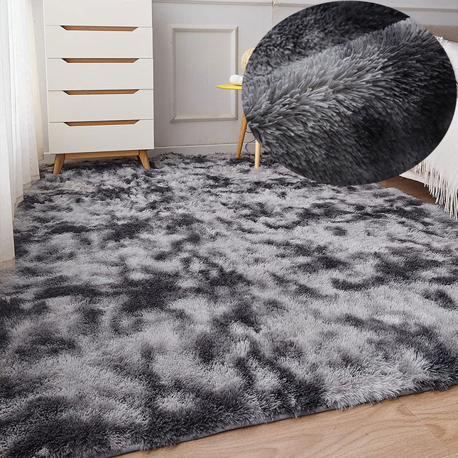 Tapis gris en peluche pour une décoration d'intérieur moderne