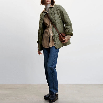 Chaqueta acolchada ligera y elegante con botones: abrigo verde militar retro