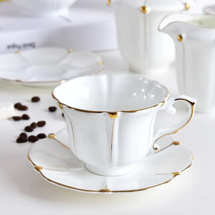 Elegante juego de té de porcelana europea