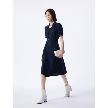 Robe bleu marine élégante avec ceinture à lacets