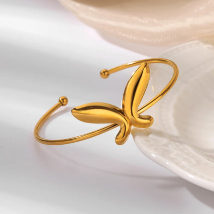 Delicada pulsera con forma de mariposa: brazalete moderno de acero inoxidable dorado