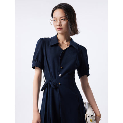 Robe bleu marine élégante avec ceinture à lacets