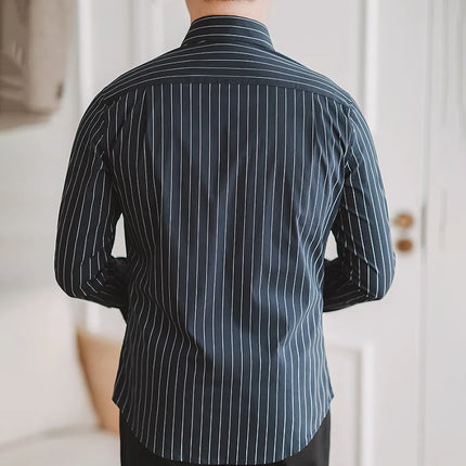 Camisa de negocios informal de rayas azules versátil que no necesita planchado