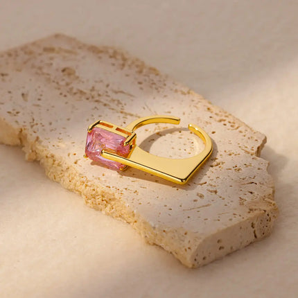 Bague tendance plaquée or avec zircon carré rose