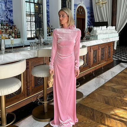 Robe en velours à col rond et bretelles décoratives roses à manches longues et dos nu