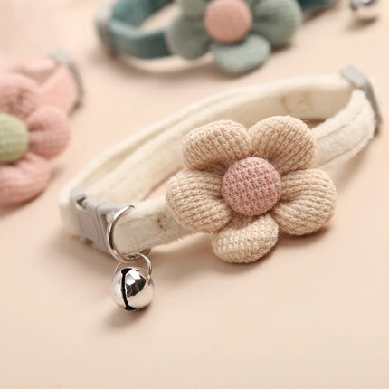 Collier pour chat réglable avec jolie fleur et cloche