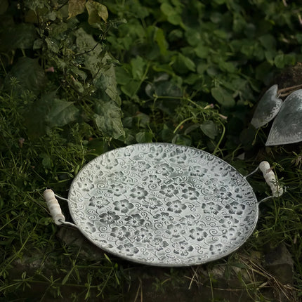 Plateau de service rond en métal antique fabriqué à la main avec poignées en bois