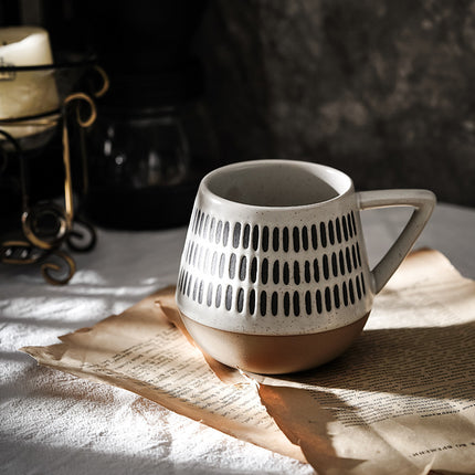 Taza de cerámica pintada a mano