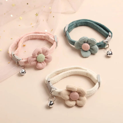 Collier pour chat réglable avec jolie fleur et cloche