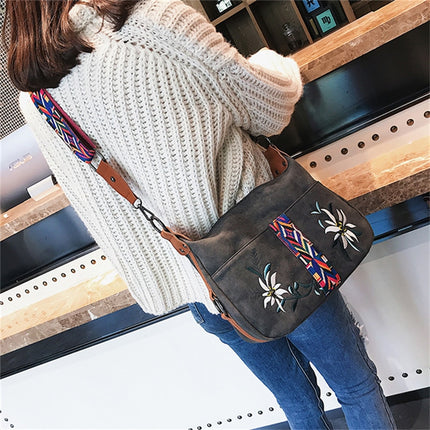 Women's Summer Bag with Embroidery - Wnkrs