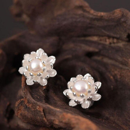 Elegant Vintage Flower Shaped Silver Stud Earrings - Wnkrs