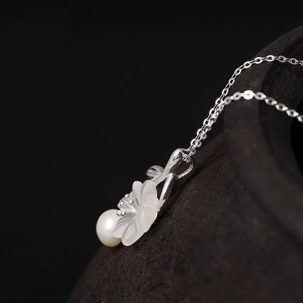 Fashion Romantic Flower Shaped Crystal Silver Pendant Necklace - Wnkrs