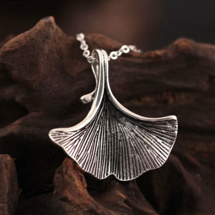 Elegant Vintage Ginkgo Leaf Shaped Silver Pendant Necklace - Wnkrs
