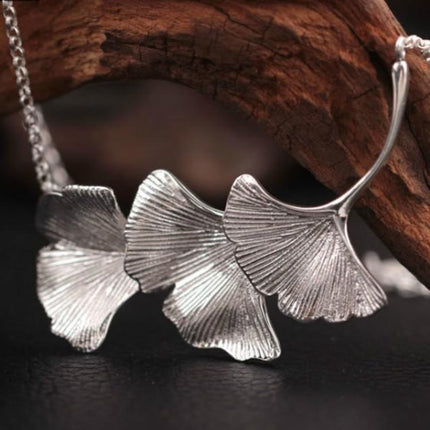 Fashion Vintage Ginkgo Plant Shaped Silver Pendant Necklace - Wnkrs