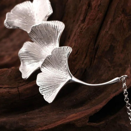 Fashion Vintage Ginkgo Plant Shaped Silver Pendant Necklace - Wnkrs