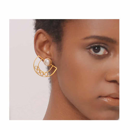 Women’s Lovely Pearls Stud Earrings - Wnkrs