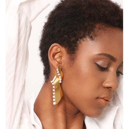 Women’s Luxury Pearls Drop Earrings - Wnkrs