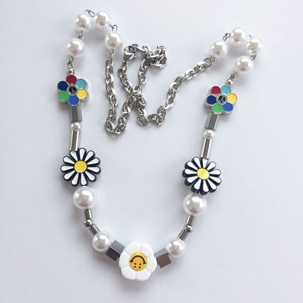 K-pop Beaded Daisy Necklace - Wnkrs