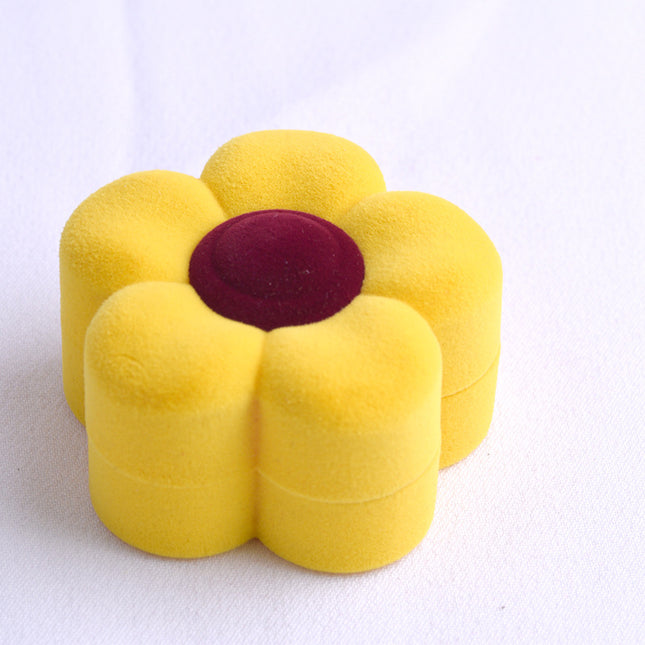 It's Just Love, Water and Sunshine: My Sunflower Jewelry Box - wnkrs