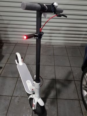 Adjustable Grip with LED Warning Lights for Xiaomi Mijia M365 Scooters - wnkrs