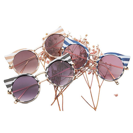 Women's Cat Eye Striped Gradient Sunglasses - wnkrs